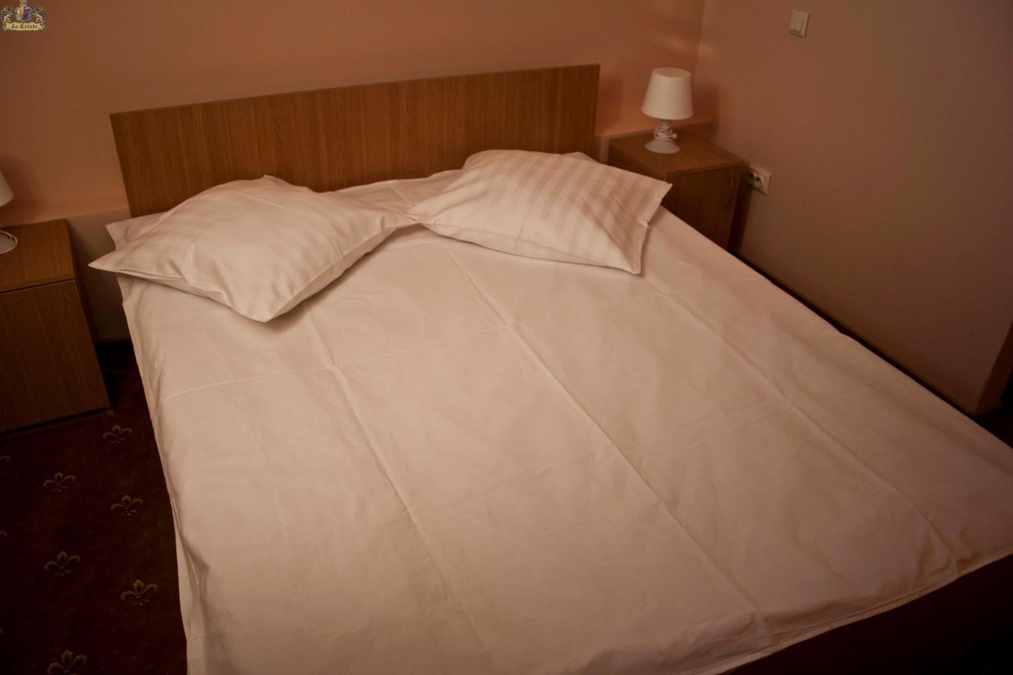 Hotel LaCetate Piteşti Zimmer foto
