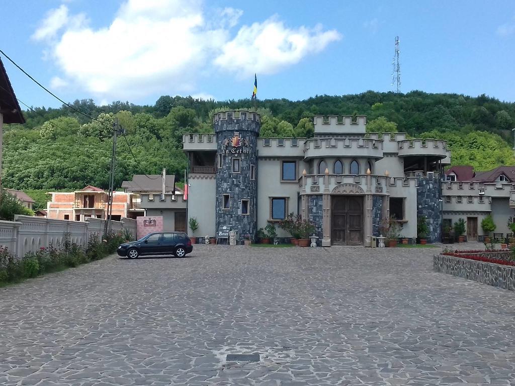 Hotel LaCetate Piteşti Exterior foto