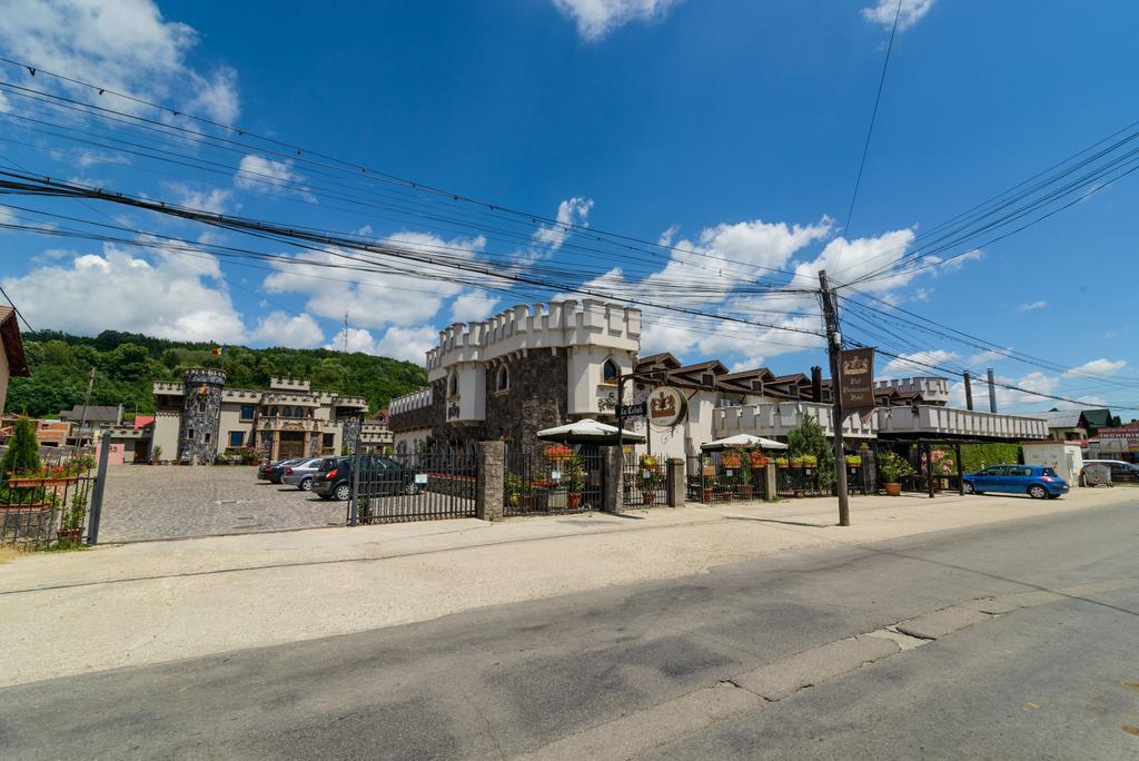 Hotel LaCetate Piteşti Exterior foto