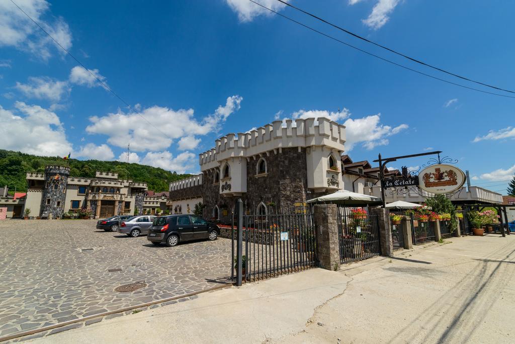 Hotel LaCetate Piteşti Exterior foto