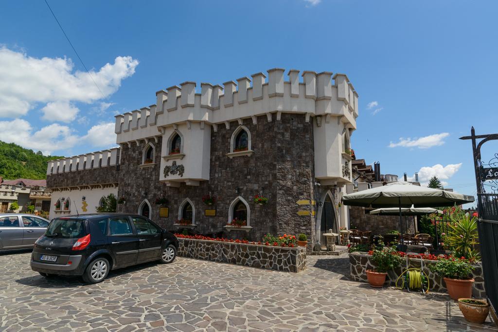 Hotel LaCetate Piteşti Exterior foto